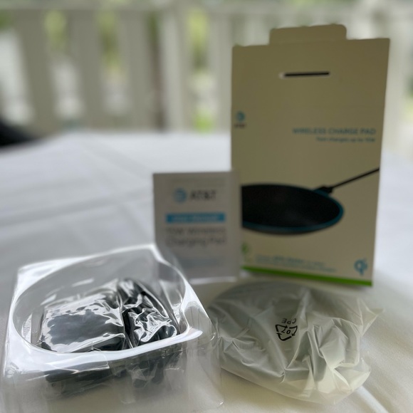 AT&T wireless charge pad - Picture 3 of 5